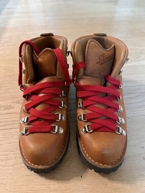 Danner Mountain Light Cascade Women’s Hiking Boots 7